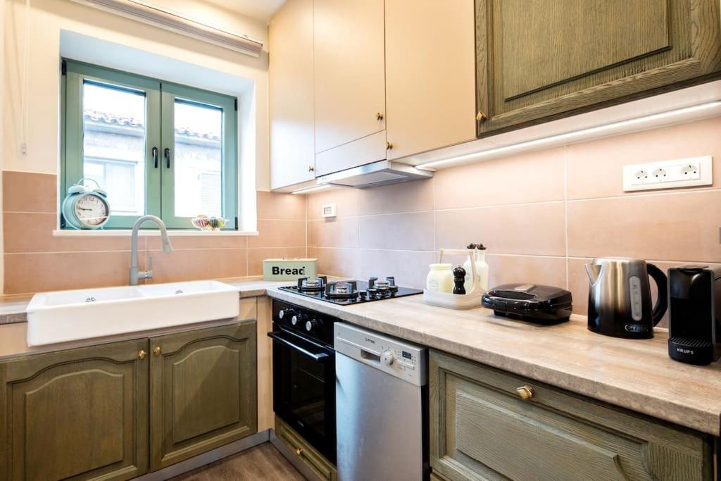 Holiday home Queen's Stone Legend, Royal Living By Acropolis Athens