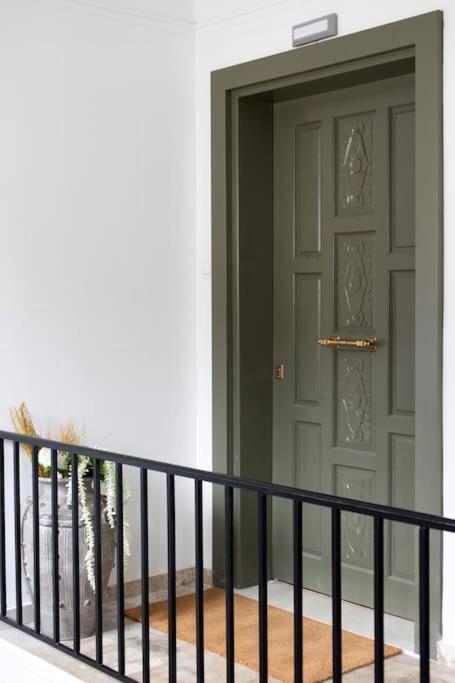 Holiday home Queen's Stone Legend, Royal Living By Acropolis