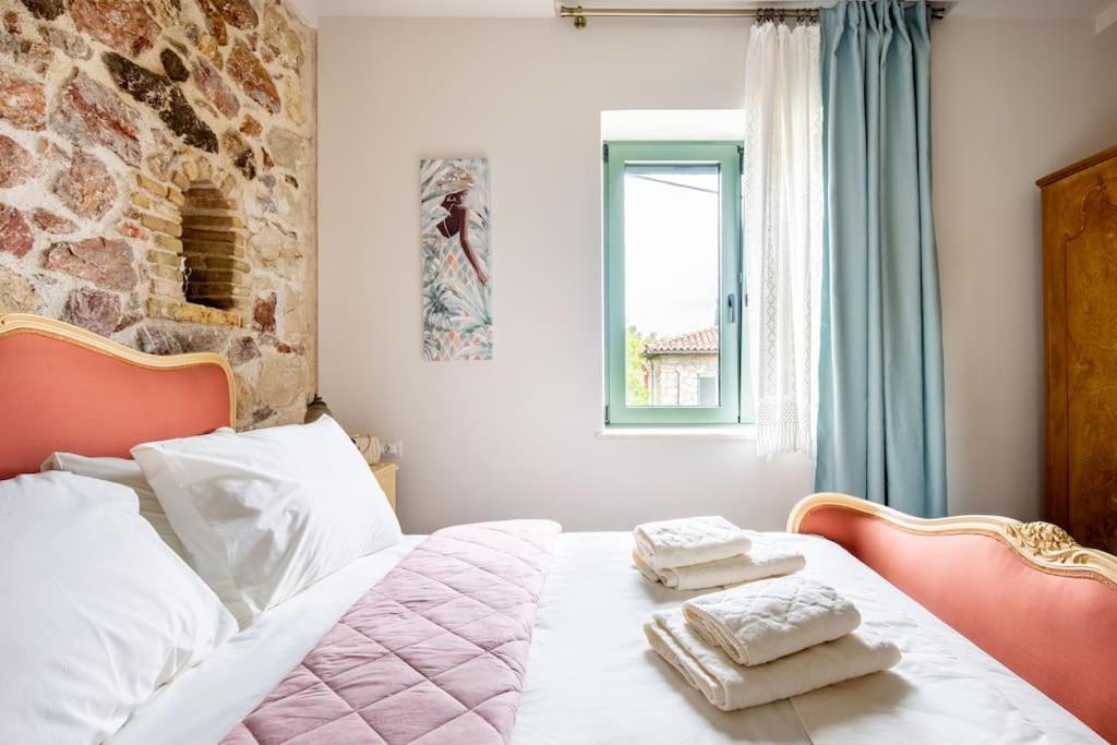 Holiday home Queen's Stone Legend, Royal Living By Acropolis